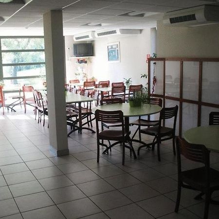 Home Du Buisson Hotel Des Familles Иль Экстерьер фото